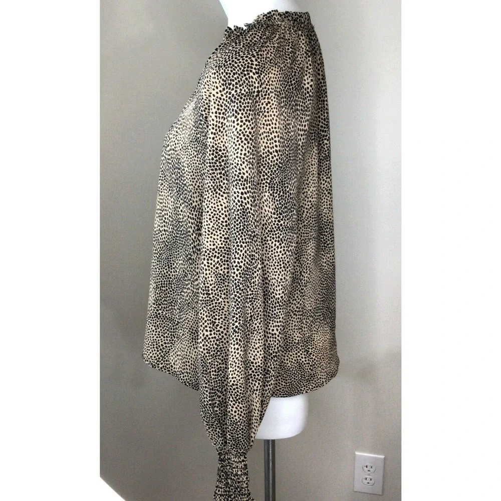 Evereve Allison Joy Cheetah Print Collarless Longsleeve Blouse Size M - Picture 4 of 6